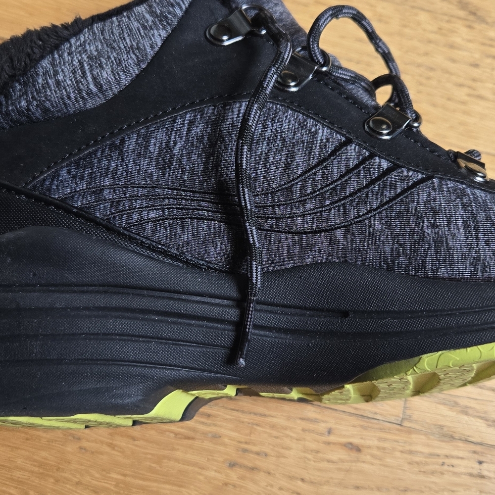 Bzees cushioned hiking boots size 8